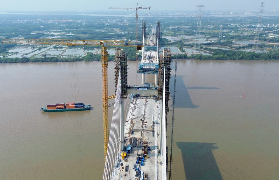 Cây cầu dây văng có tĩnh không cao nhất Việt Nam: Thi công xuyên Tết, 3 tháng nữa hợp long- Ảnh 1. Cây cầu dây văng có tĩnh không cao nhất Việt Nam: Thi công xuyên Tết, 3 tháng nữa hợp long- Ảnh 1.