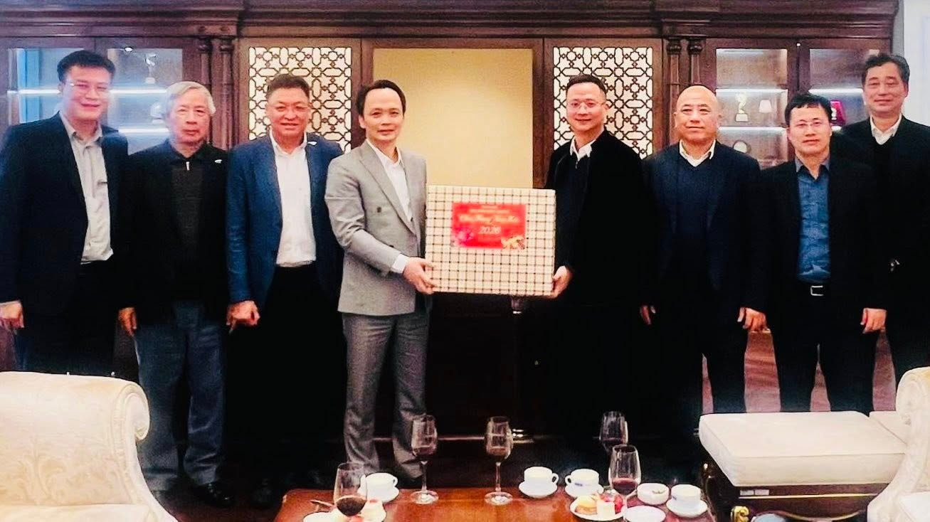 Ông Trịnh Văn Quyết lại báo tin vui sau khi tái xuất: Bộ trưởng Bộ Xây dựng đến thăm chúc Tết Bamboo Airways