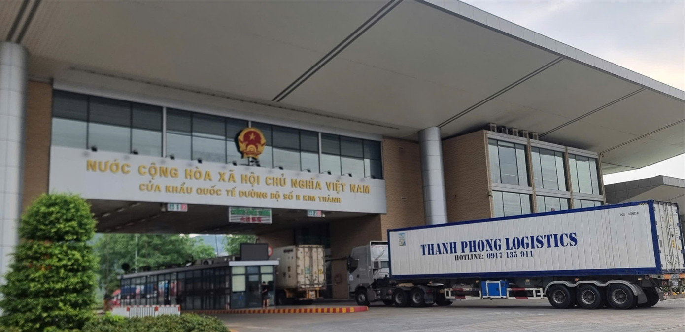 Nhiều lô hàng nông sản được thông quan ngay trong ngày mùng 1 Tết. z7541793825686-bf48279875e1f6e28fd77e6ef3e6b65e-846.jpg