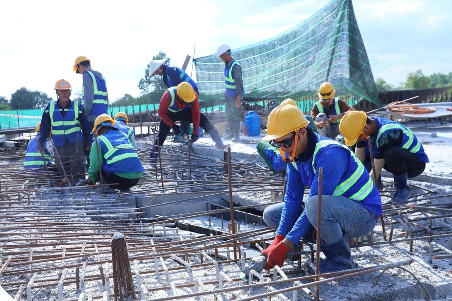 Cao tốc kết nối 2 tỉnh thành giàu nhất Việt Nam thi công xuyên Tết, tiến gần đến ngày thông xe- Ảnh 1. Cao tốc kết nối 2 tỉnh thành giàu nhất Việt Nam thi công xuyên Tết, tiến gần đến ngày thông xe- Ảnh 1.