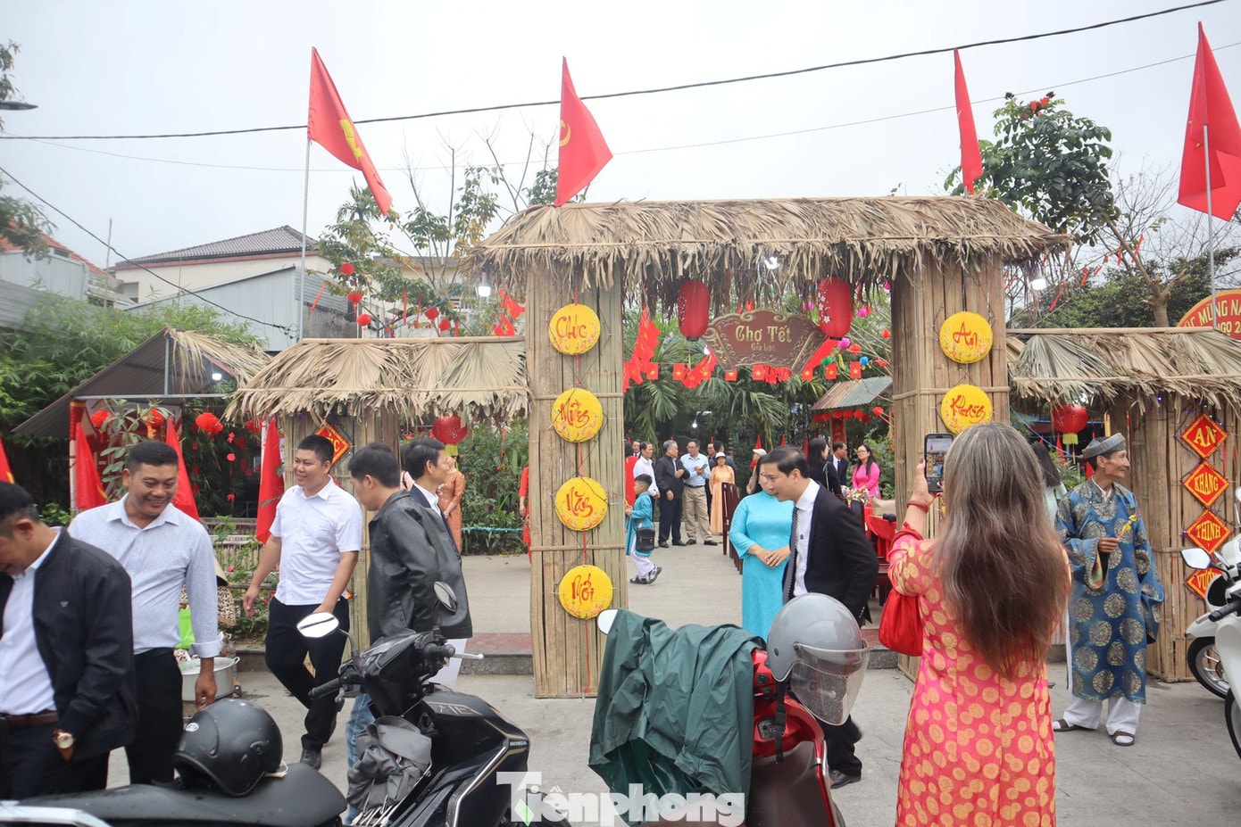 tp-1-cho-tet-gia-lac-2.jpg
