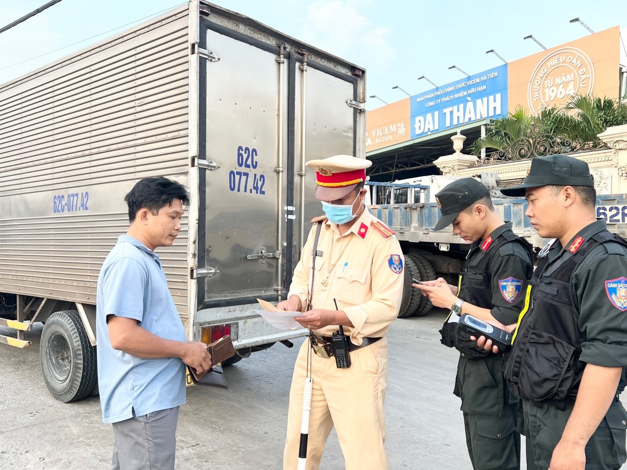 6 ngày nghỉ Tết: Cảnh sát giao thông xử lý hơn 48.000 trường hợp vi phạm- Ảnh 1.