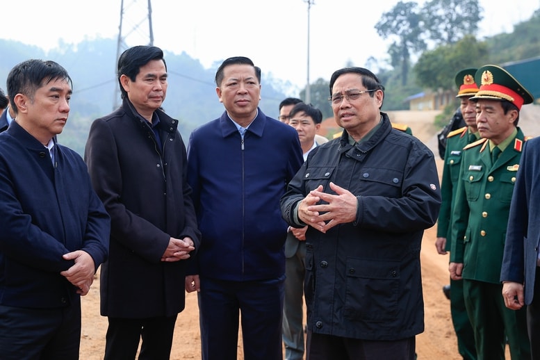 Thủ tướng tại buổi kiểm tra. Nguồn ảnh: Báo Chính phủ