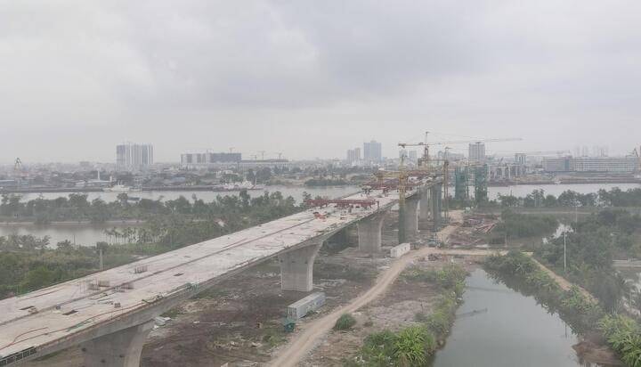 Thành phố nhỏ nhất Việt Nam sắp có cầu dây văng vượt sông 6.300 tỷ, lập kỷ lục mới của địa phương- Ảnh 3.