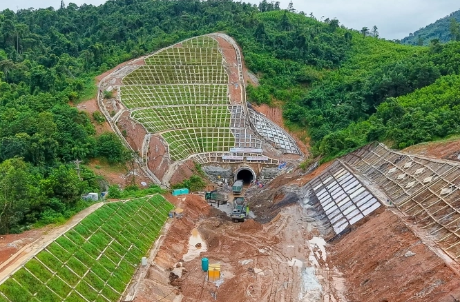 Sắp hoàn thành dự án 2.000 tỷ nắn thẳng cung đường sắt đẹp nhất thế giới của Việt Nam, rút ngắn thời gian di chuyển từ 1 giờ còn 10 phút- Ảnh 1.
