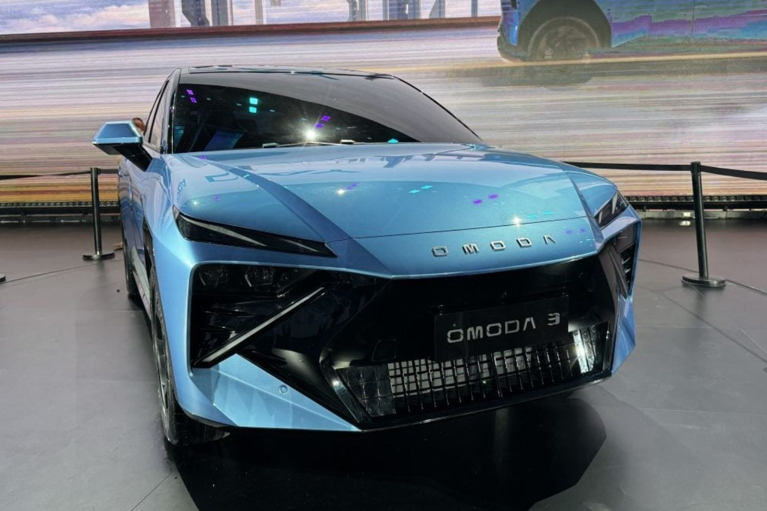 Hãng ô tô Trung Quốc đầu tiên xây dựng nhà máy tại Việt Nam tăng tốc: Mở lô thiết bị sản xuất Omoda 4 đầu tiên