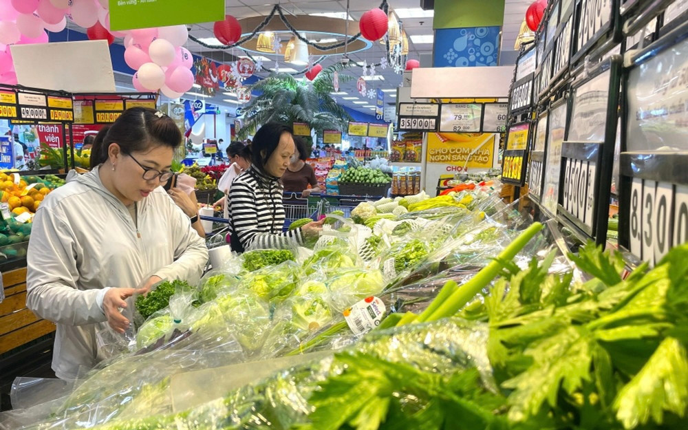 Mùng 6 Tết Bính Ngọ: Thị trường hàng hóa trở lại trạng thái bình thường