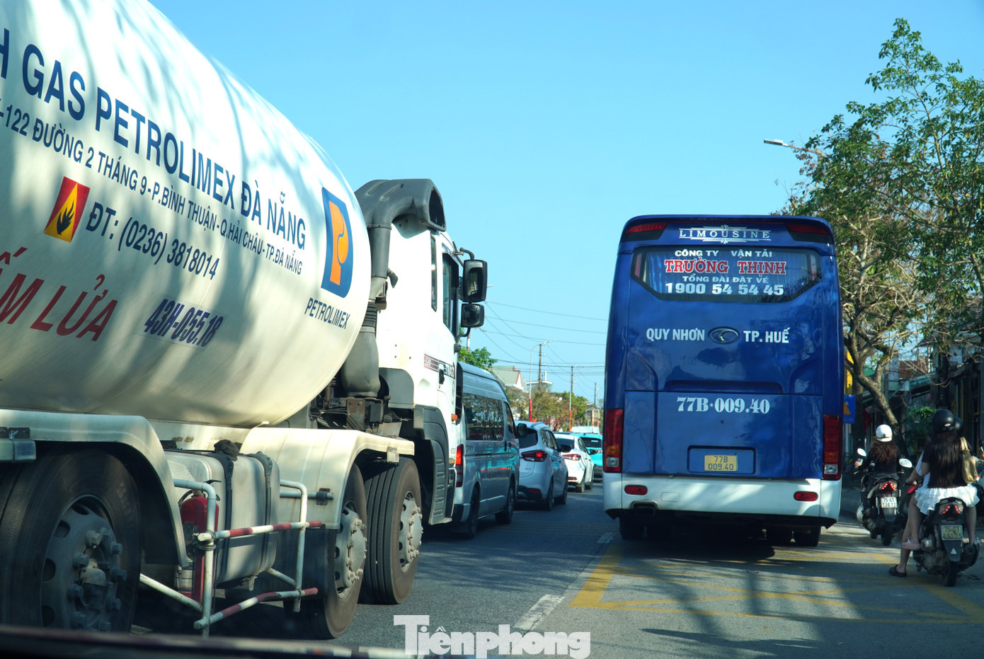 Tuyến đường qua thành phố Huế cũng không thua kém. Nhiều người khi nghe tuyến đường cao tốc Cam Lộ - La Sơn đông đúc lại giới hạn 50km/h đã tp-quoclo-7.jpg