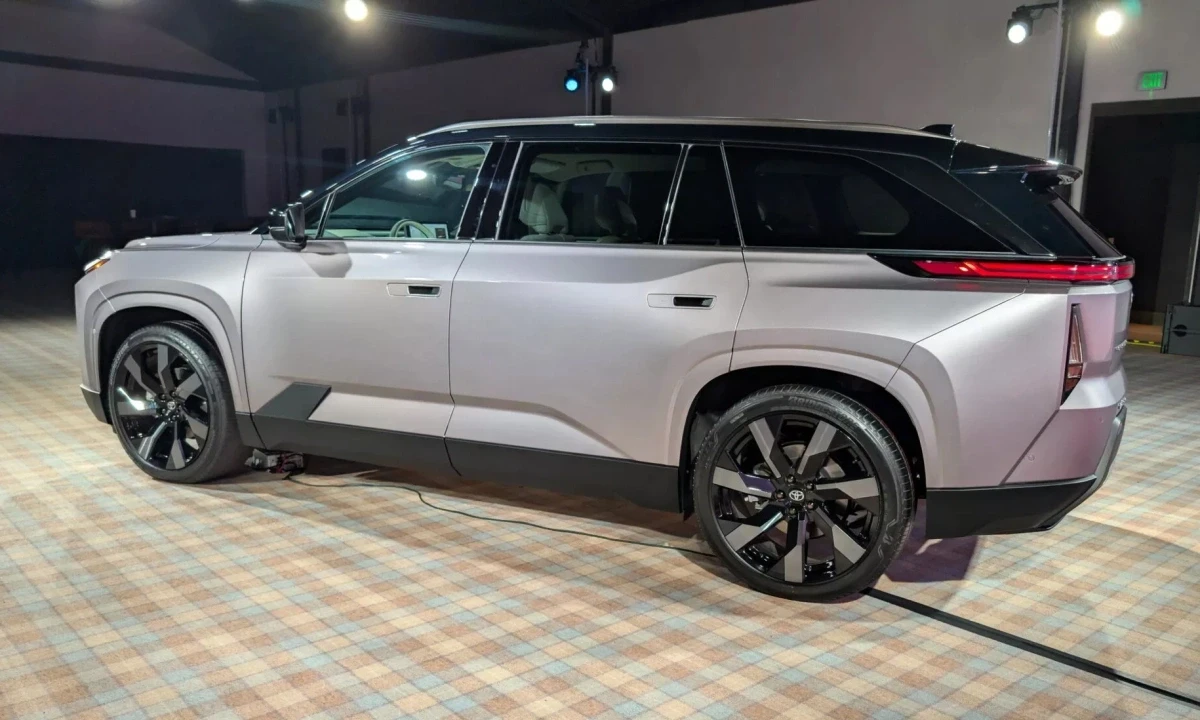 toyota-highlander-3-4869-17707-8387-2267-1770796013.webp