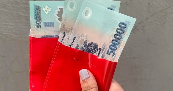 Người giúp việc ‘gây sốt’ cộng đồng mạng khi lì xì tiền triệu cho chủ nhà