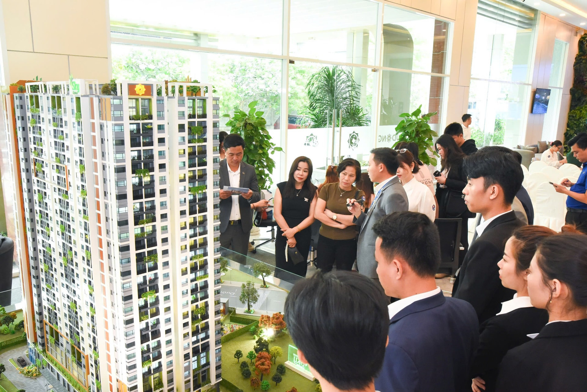 Bùng nổ nguồn cung nhưng giá vẫn neo đỉnh: Bất động sản 2026 đi về đâu?