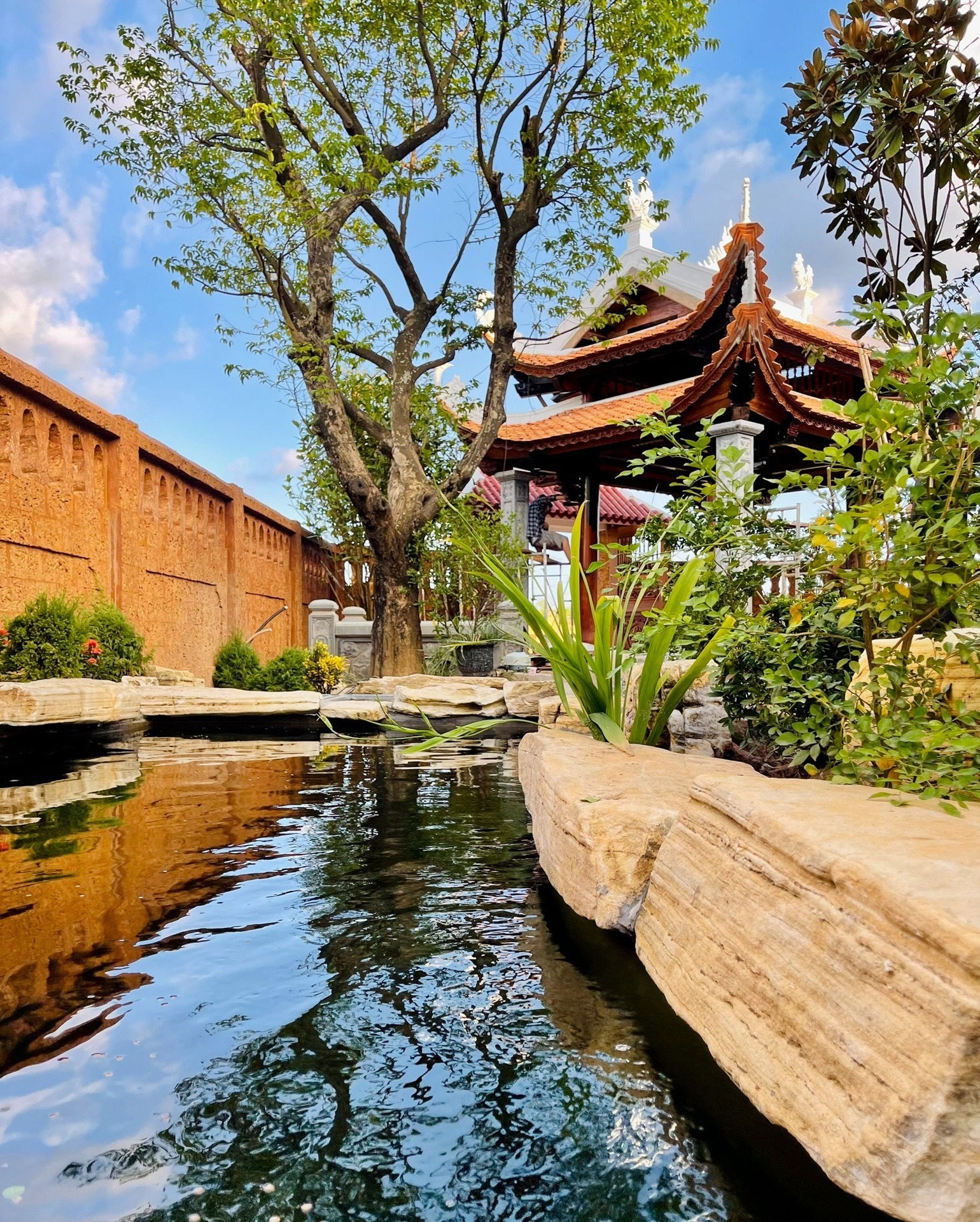 ‘Ông trùm’ show miền Bắc Vượng Râu sở hữu biệt phủ, bất động sản và không gian tâm linh đồ sộ- Ảnh 3. ‘Ông trùm’ show miền Bắc Vượng Râu sở hữu biệt phủ, bất động sản và không gian tâm linh đồ sộ- Ảnh 3.