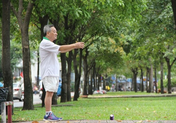 Người đàn ông bị cướp nhẫn vàng khi đi tập thể dục buổi sáng