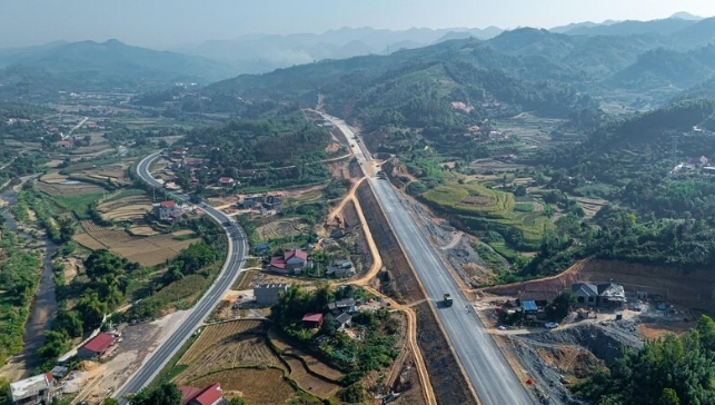 3 tháng nữa, chính thức hoàn thành cao tốc 12.000 tỷ do Đèo Cả thi công, giảm tải cho tuyến quốc lộ dài nhất cả nước- Ảnh 1.