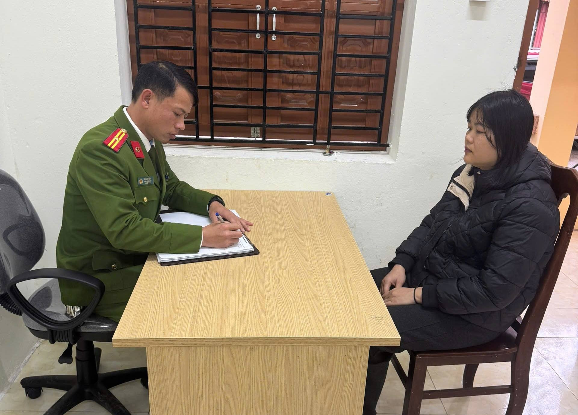 Nguyễn Thị Lãnh sinh năm 1986 ra đầu thú sau 11 năm trốn truy nã