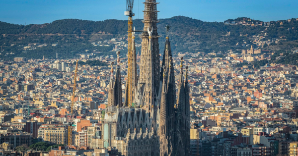 Sắp hoàn thành ‘tòa tháp chọc trời’ 173m cao nhất thế giới sau 144 năm xây dựng