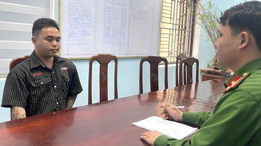 Bắt ‘cán bộ công an phường’ Nguyễn Văn Nghĩa SN 2001