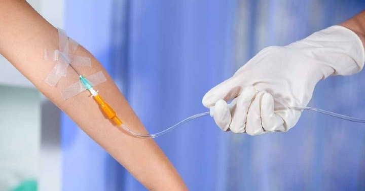 Cô gái 33 tuổi tử vong sau khi truyền trắng da tại nhà: Chuyên gia cảnh báo hiểm họa khôn lường