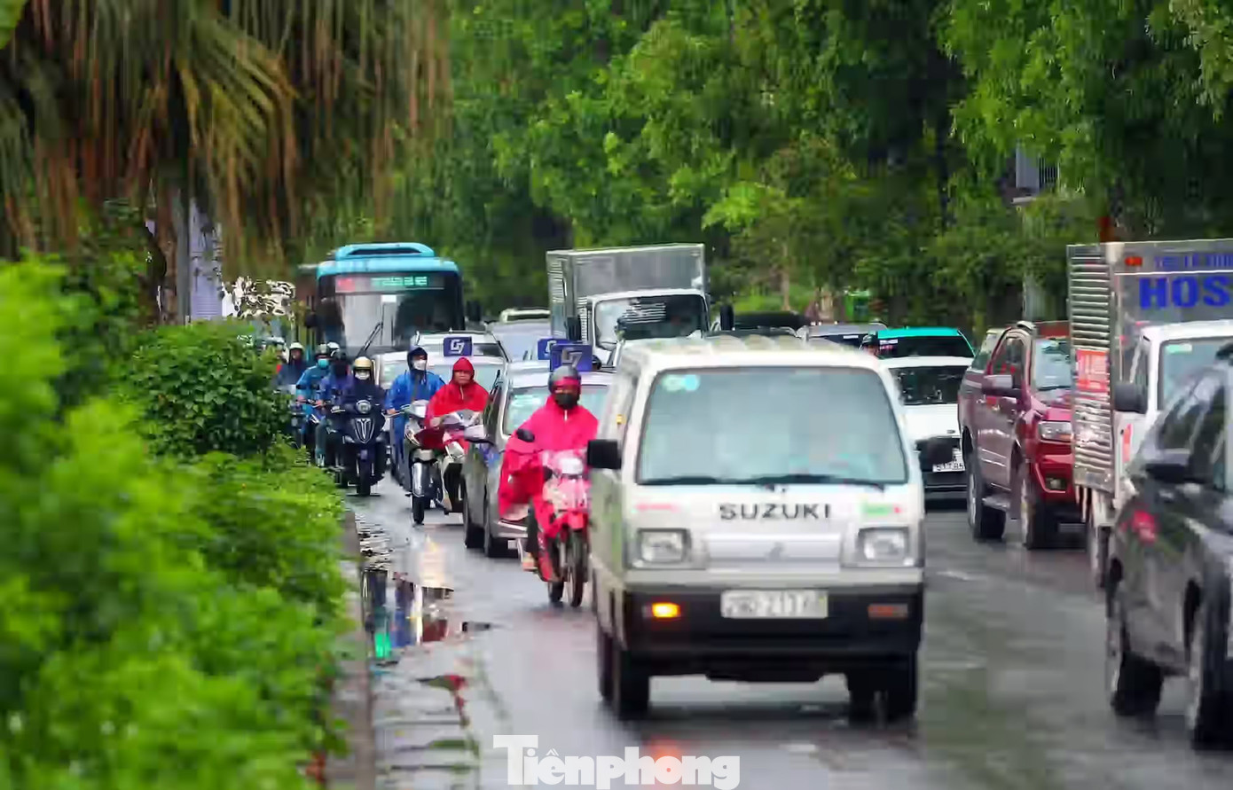 Việc cải tạo, mở rộng đoạn Ngã Tư Sở – Cầu Giấy được kỳ vọng giải quyết căn cơ tình trạng ùn tắc kéo dài nhiều năm, đồng thời đồng bộ hạ tầng khu vực phía Tây Thủ đô trong bối cảnh mật độ dân cư và phương tiện tiếp tục gia tăng. tp-duong-lang16jpg.jpg