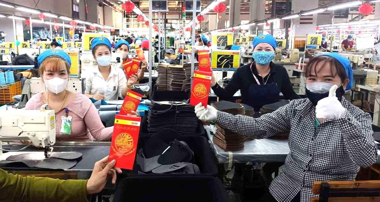 Người lao động tại TPHCM phấn khởi quay lại công việc sau kỳ nghỉ Tết (ảnh Hương Chi) lao-dong.jpg