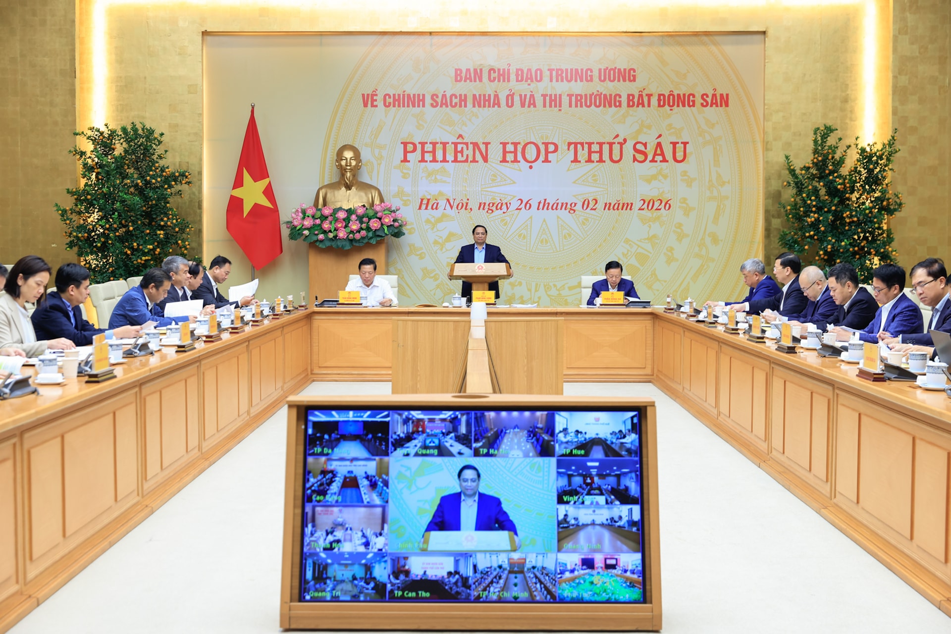 Thủ tướng: Xây dựng chính sách phát triển nhà ở cho người có thu nhập trung bình- Ảnh 1.