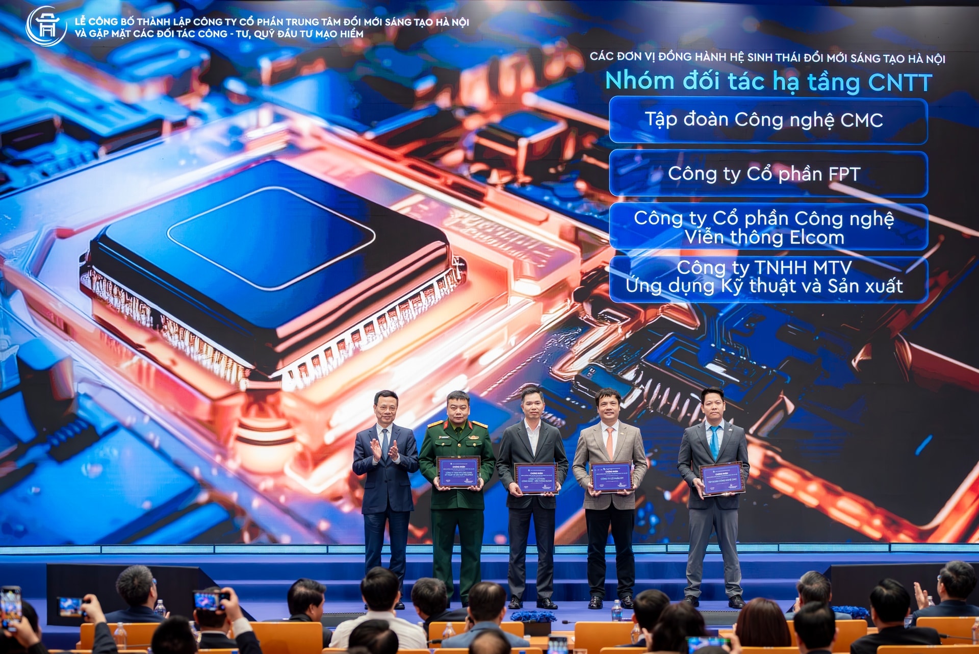 FPT đồng hành cùng Trung tâm Đổi mới Sáng tạo Hà Nội, hỗ trợ startup tiếp cận hạ tầng công nghệ hiện đại