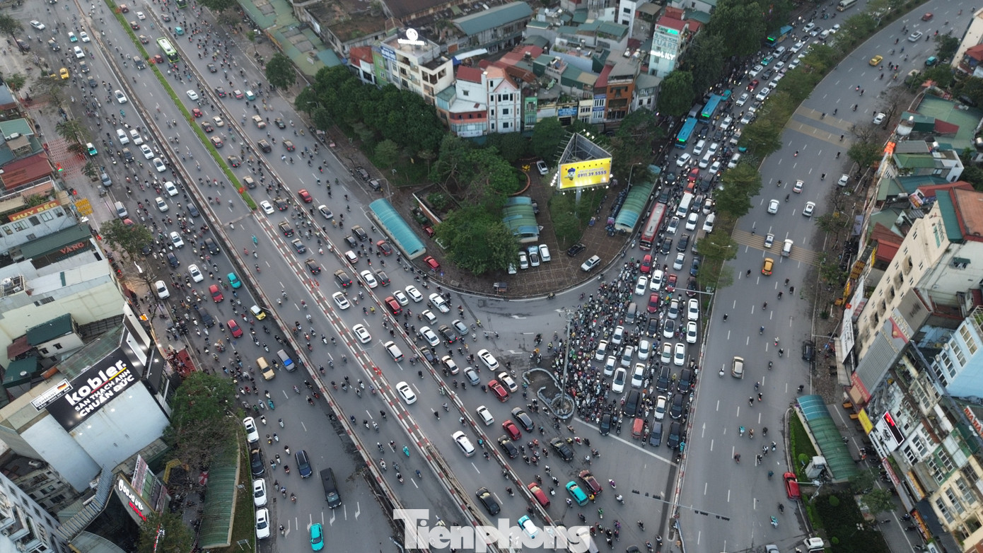 Khu vực đường Láng thường xuyên ùn tắc, nhất là giờ cao điểm tp-1.jpg