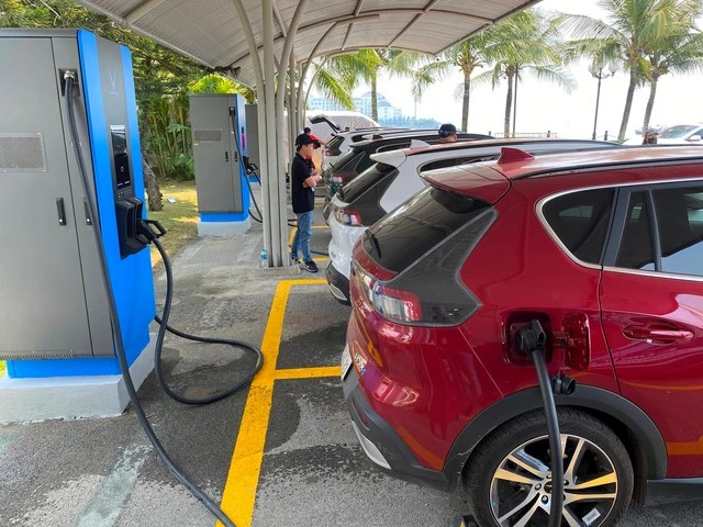 4 năm nữa, 100% taxi chạy xăng, dầu sẽ chuyển sang xe điện