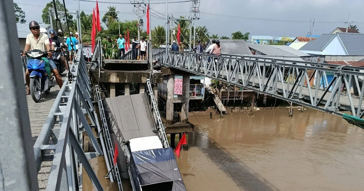 Ôtô tải chở gạo làm sập cầu ở Cần Thơ