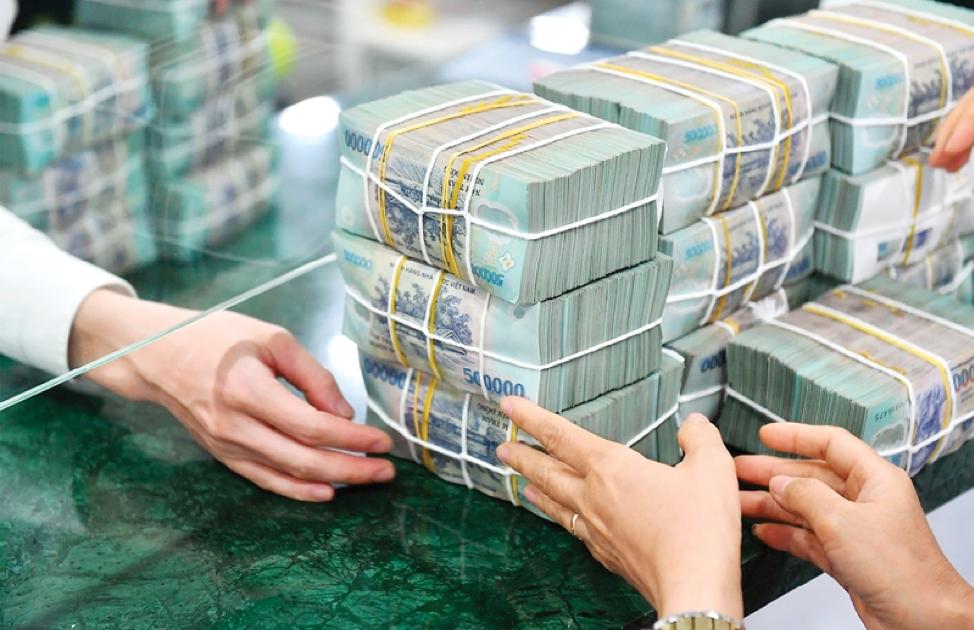 Gồng lãi ngân hàng,  nhiều gia đình trẻ 'toát mồ hôi' mỗi kỳ trả nợ