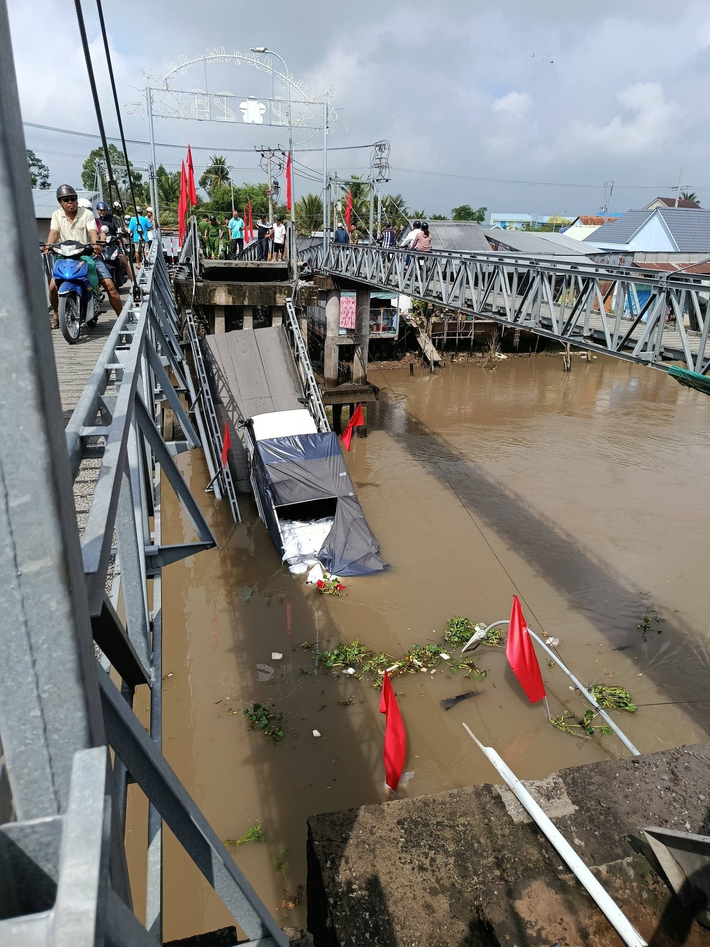 Hiện trường vụ việc. cau.jpg