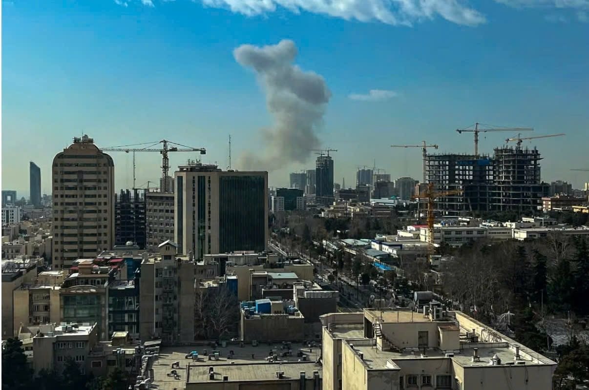 Israel tuyên bố tấn công phủ đầu Iran, không phận Trung Đông rung chuyển