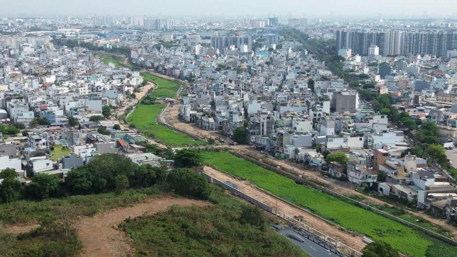 Kênh dài nhất TP. HCM trễ tiến độ 10 gói thầu, dự kiến hoàn thành trong năm nay- Ảnh 2. Kênh dài nhất TP. HCM trễ tiến độ 10 gói thầu, dự kiến hoàn thành trong năm nay- Ảnh 2.