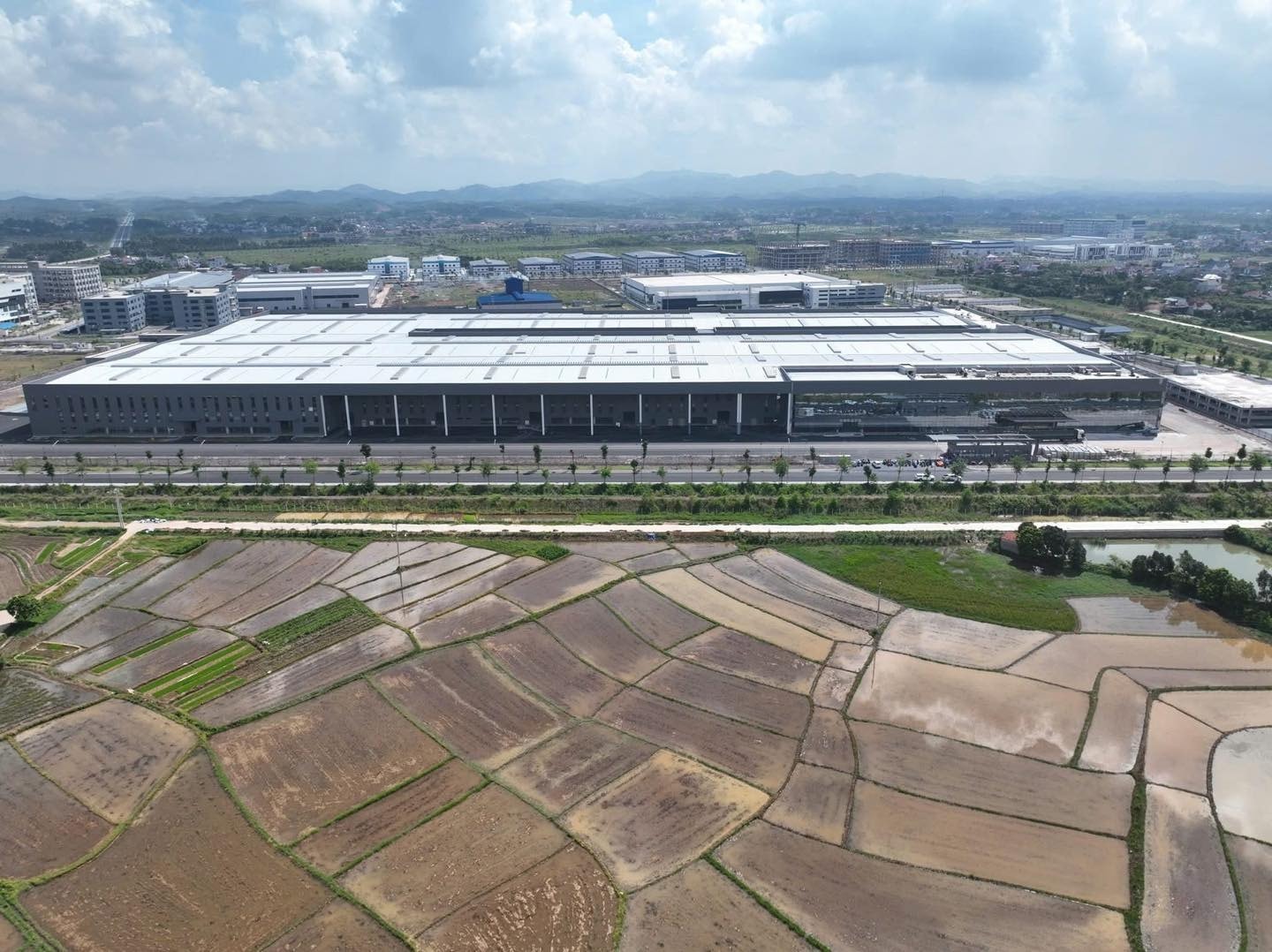 Khánh thành nhà máy của Tập đoàn sản xuất xe điện số 1 thế giới tại thủ phủ công nghiệp mới của Việt Nam- Ảnh 2.