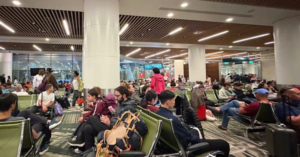 Máy bay không thể cất cánh đi Trung Đông, hơn 4.400 khách kẹt tại Nội Bài