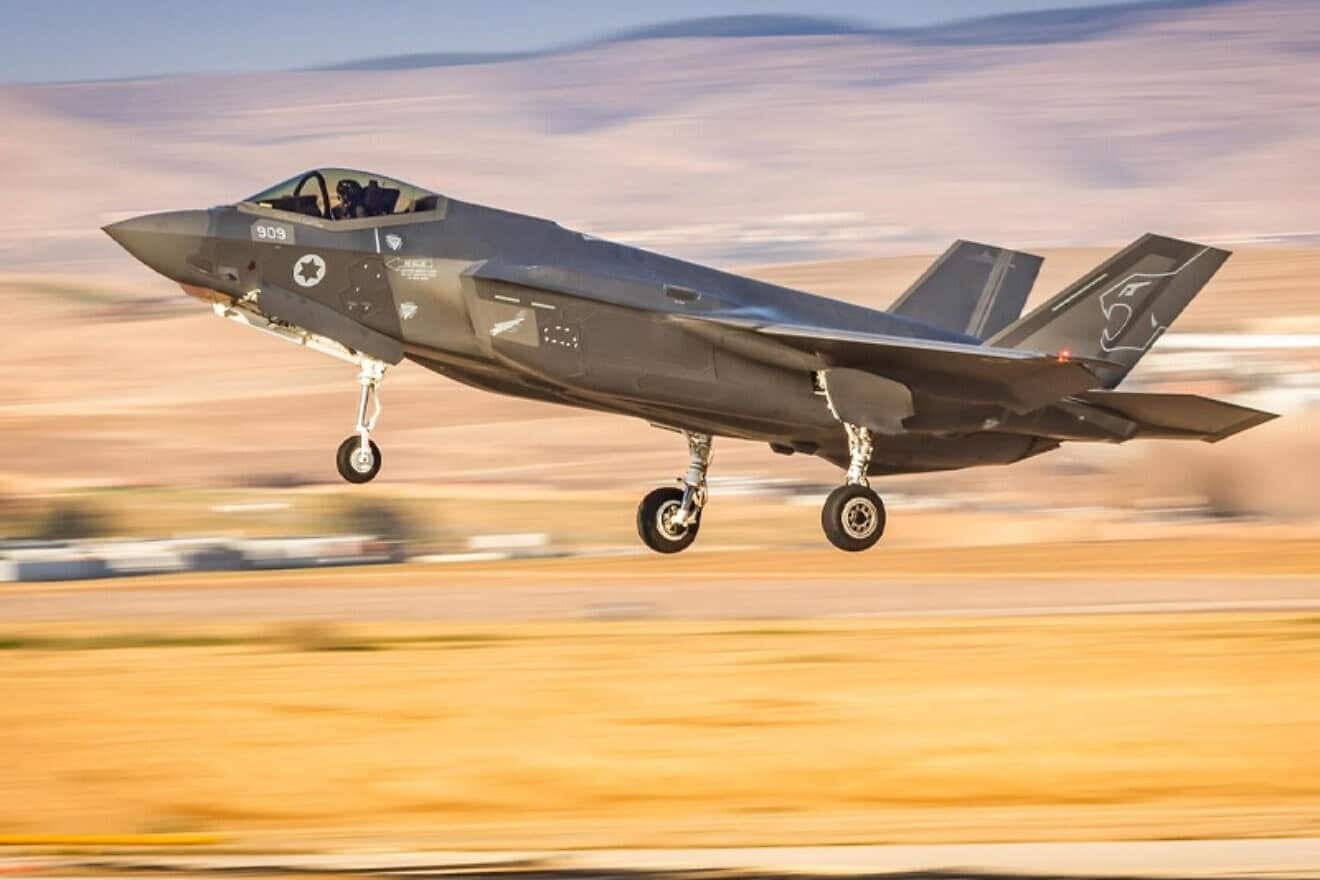 Một máy bay chiến đấu F-35I của Không quân Israel hạ cánh xuống Căn cứ không quân Nevatim gần Beersheva vào năm 2024. Ảnh: IDF. may-bay.jpg