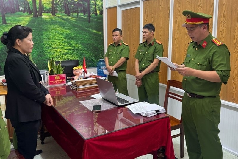 Bắt nguyên Hiệu trưởng trường mầm non Trần Thị Thu