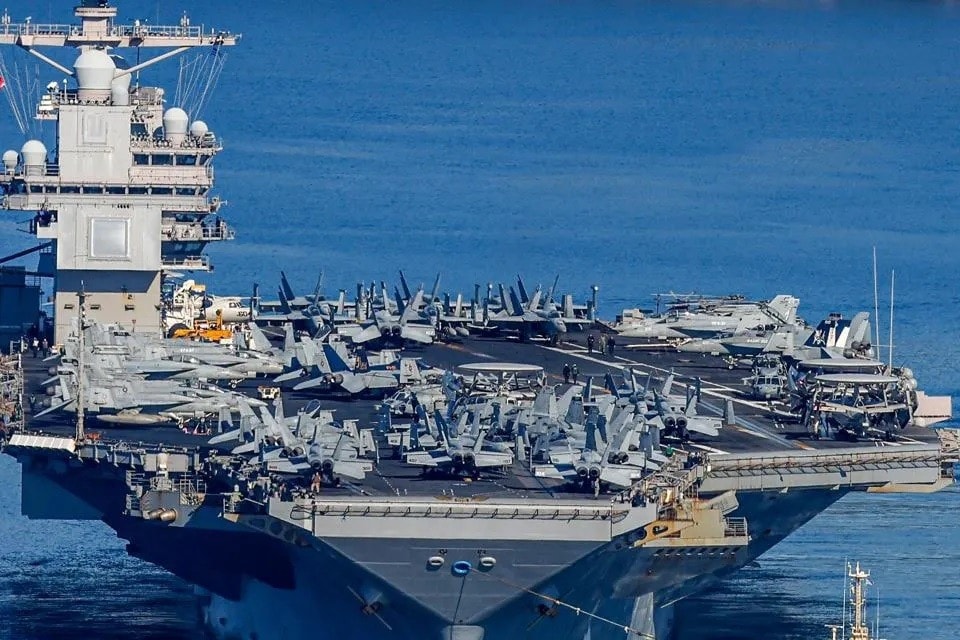 Tàu sân bay USS Gerald R. Ford của Hải quân Mỹ rời vịnh Souda trên đảo Crete vào ngày 26/2/2026. Ảnh: Getty Images. tau-san-bay.jpg