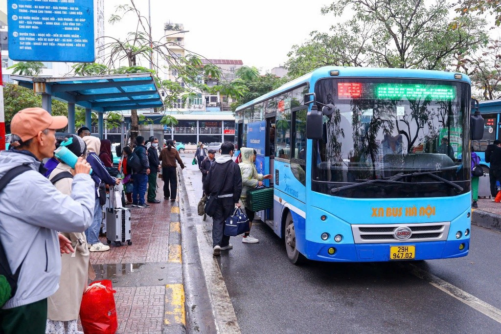 Xe buýt hoạt động trên địa bàn Hà Nội 1-2450.jpg