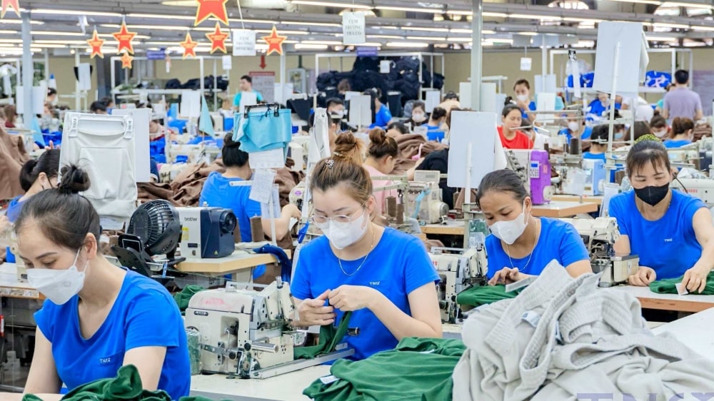 Ngược gió thuế quan, doanh nghiệp dệt may hơn 19.000 nhân sự lập đỉnh doanh thu 5 năm