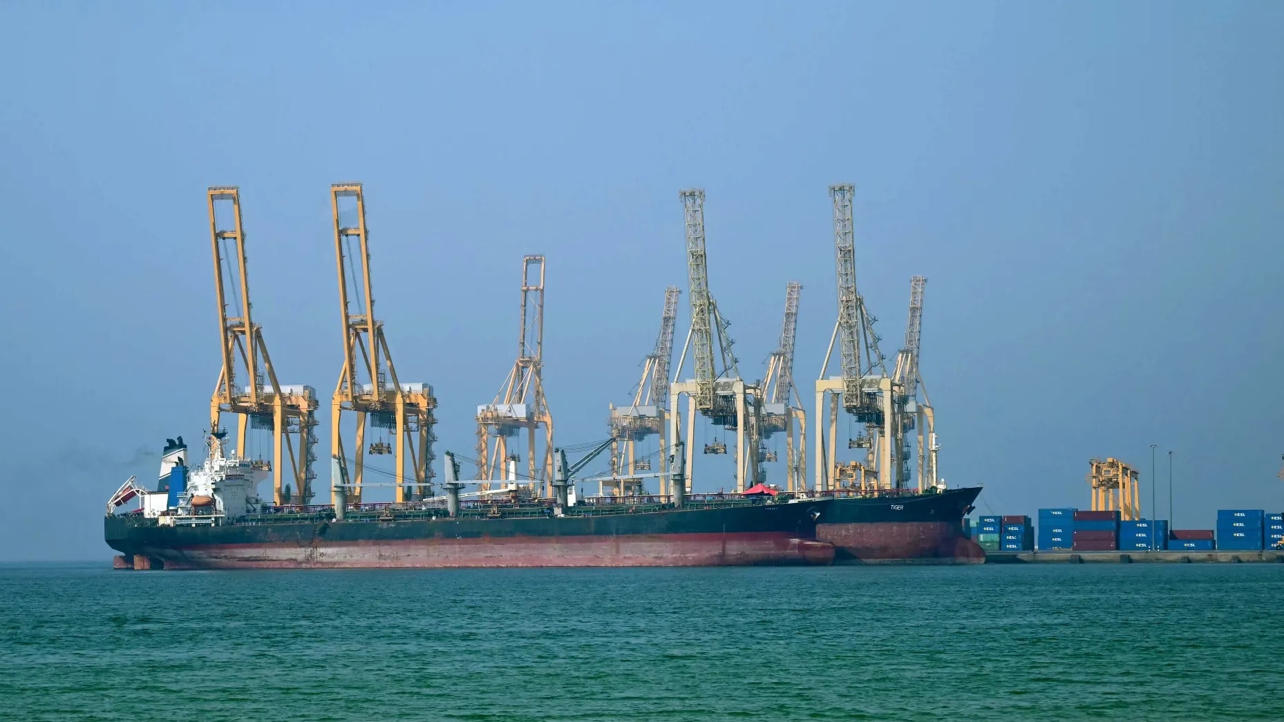 Cú sốc Iran sẽ đẩy giá dầu lên mốc 100 USD/thùng, khủng hoảng 1970 lặp lại?