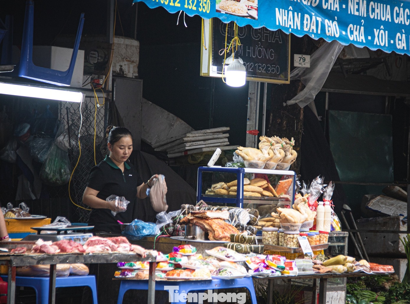 Đồ lễ dịp Rằm tháng Giêng năm nay không có biến động mạnh. Nguồn cung dồi dào giúp thị trường giữ được sự ổn định, đáp ứng nhu cầu mua sắm tăng cao của người dân. tp-ram-08.jpg