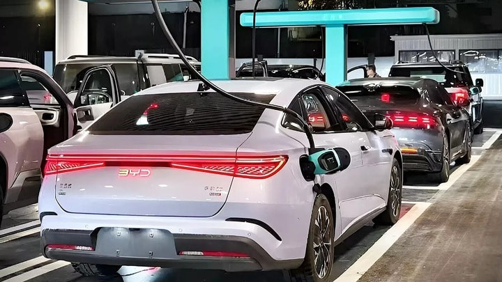 sac-xe-dien-byd-sieu-nhanh-1.jpg