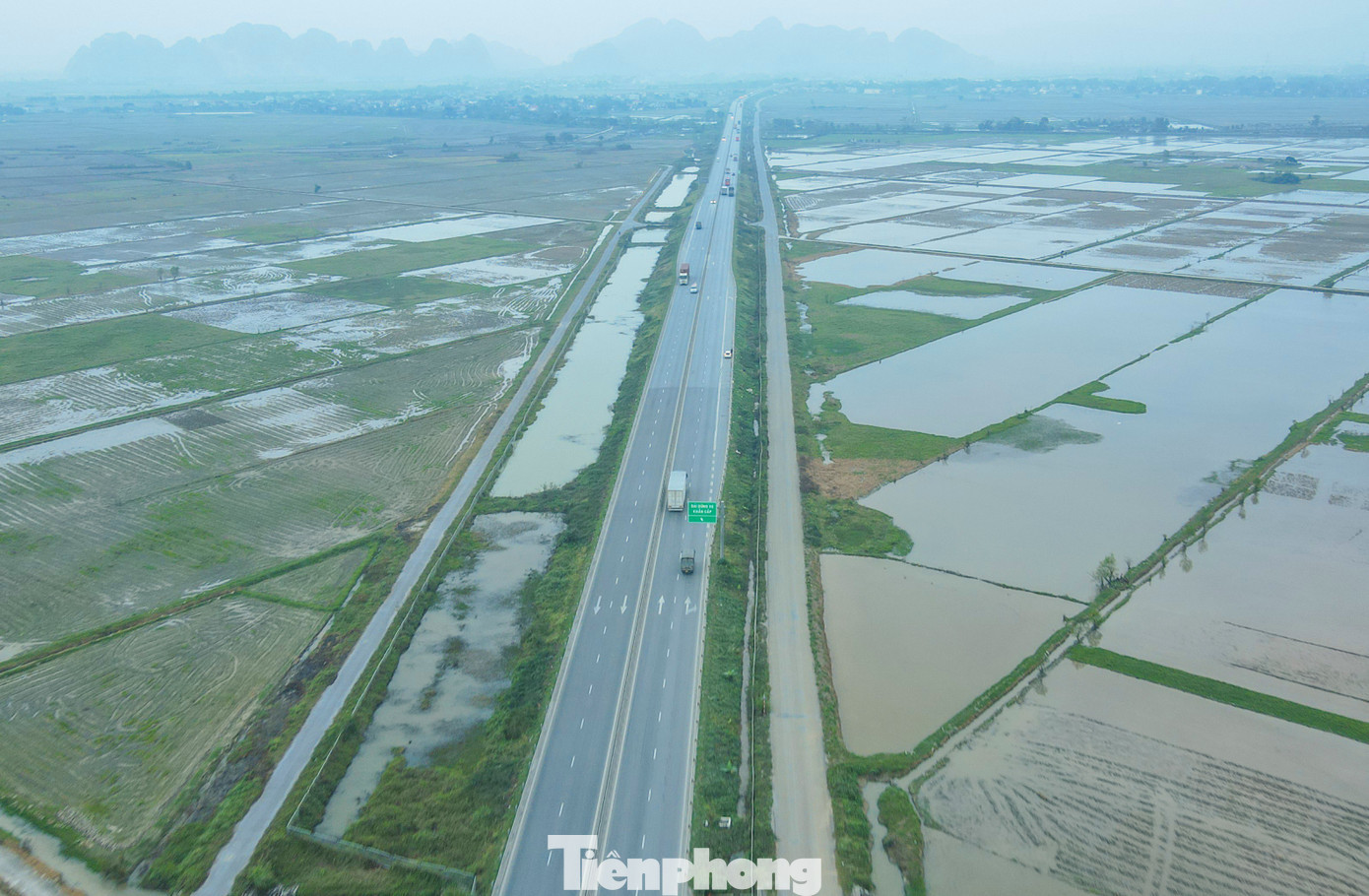 Từ 22h ngày 2/3, 5 tuyến cao tốc Bắc - Nam gồm: Mai Sơn - Quốc lộ 45, Quốc lộ 45 - Nghi Sơn, Nghi Sơn - Diễn Châu, Vĩnh Hảo - Phan Thiết, Phan Thiết - Dầu Giây bắt đầu thu phí. tp-000.jpg
