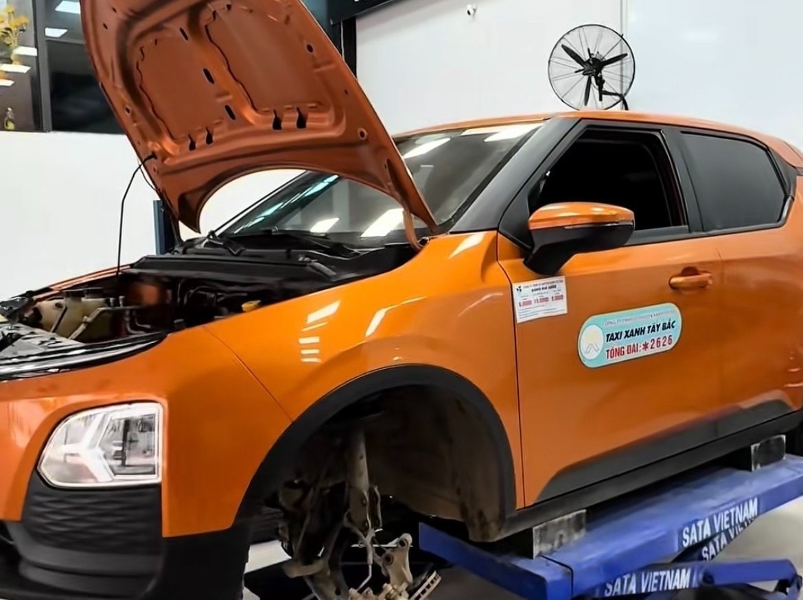 VinFast VF 5 chạy ròng rã 320.000km, chủ xe mang xe đi sửa, đại diện gara không ngại vạch thẳng độ chai pin cùng tình trạng chiếc xe ở thời điểm hiện tại