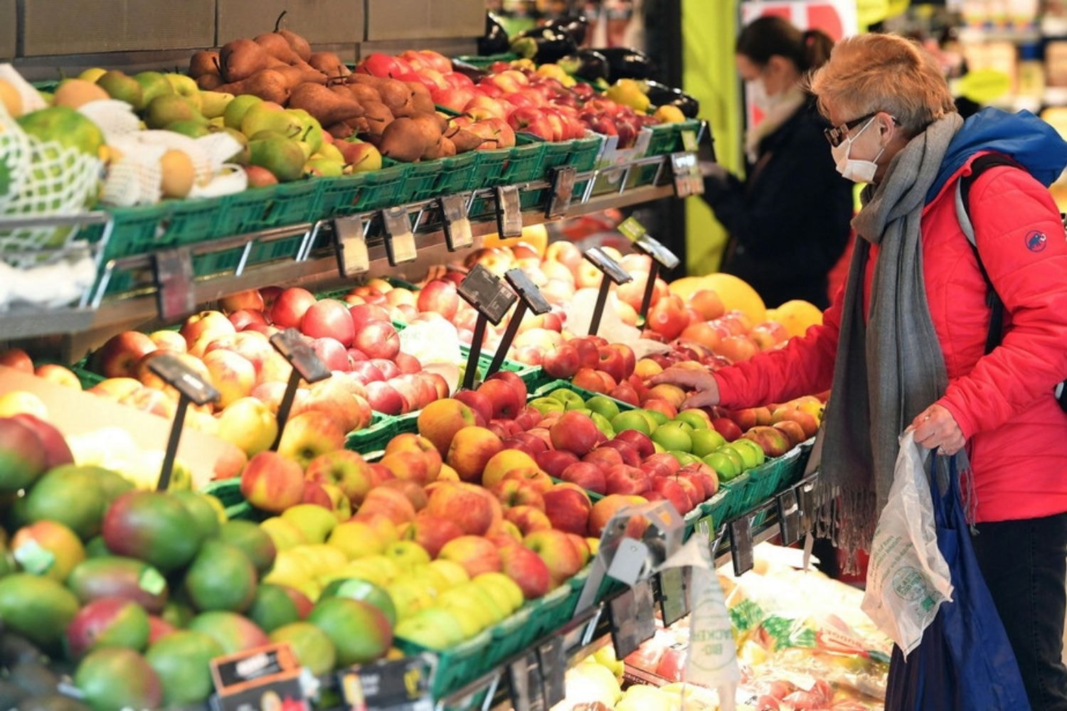 85% táo châu Âu tồn dư hoá chất độc hại từ thuốc trừ sâu: Khả năng gây ung thư, rối loạn nội tiết thậm chí chứa chất độc thần kinh có thể xâm nhập vào bào thai