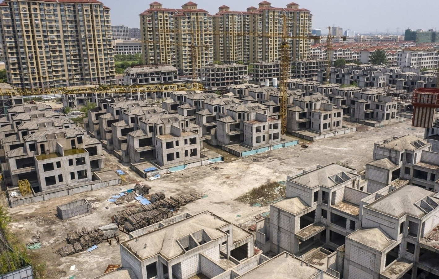 china_property_crisis_leads_to_fall_of_net_worth_1658982002896_1771923216077(1).jpg