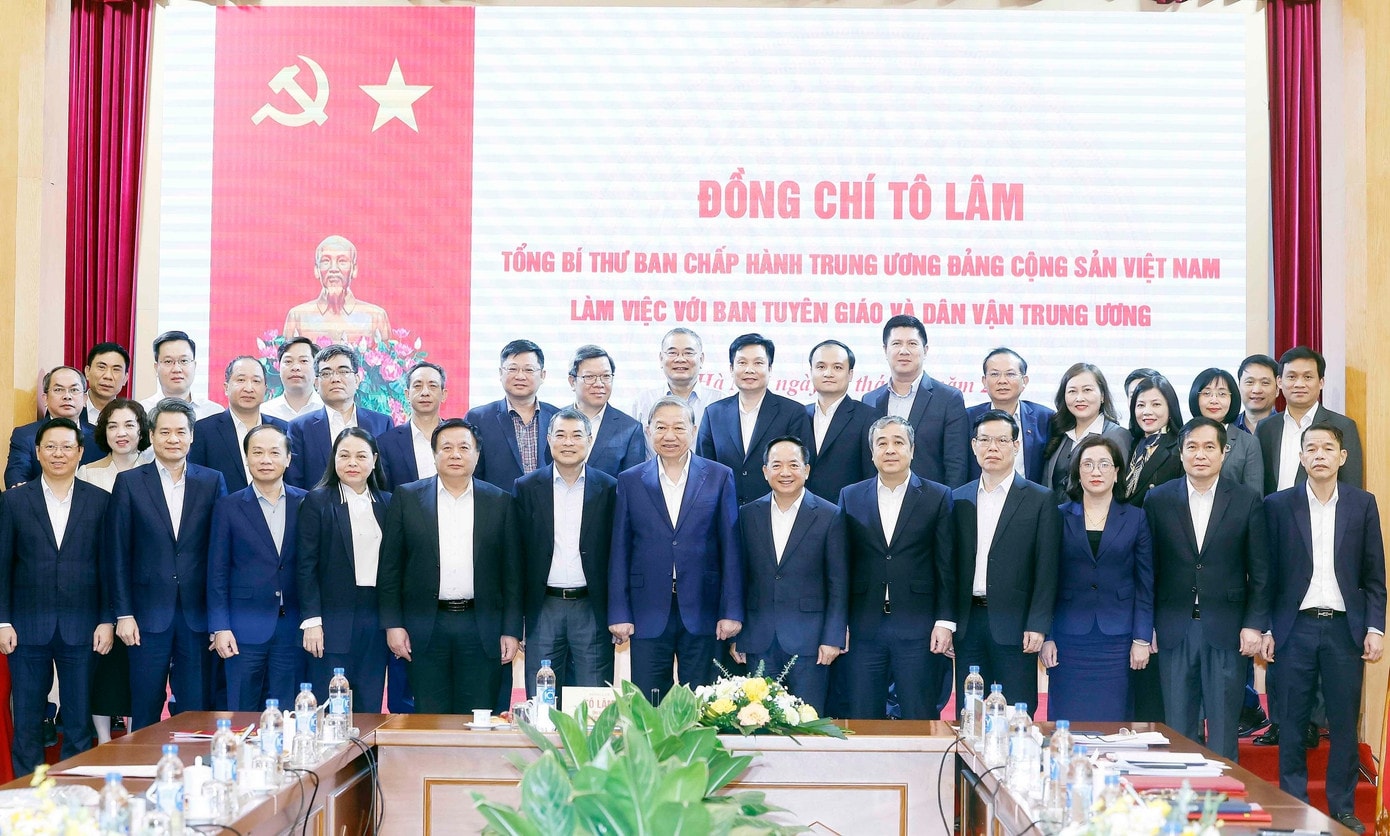 Tổng Bí thư Tô Lâm và các đại biểu dự buổi làm việc. Ảnh: TTXVN. tienphong-43tbtb11.jpg