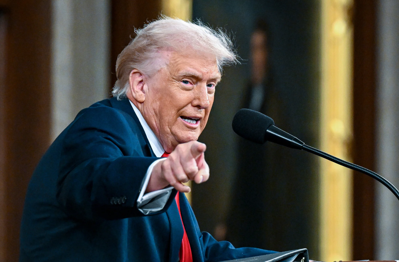 Ông Trump tung 'lá chắn' cho tàu dầu, tuyên bố Mỹ sẵn sàng hộ tống qua eo biển Hormuz