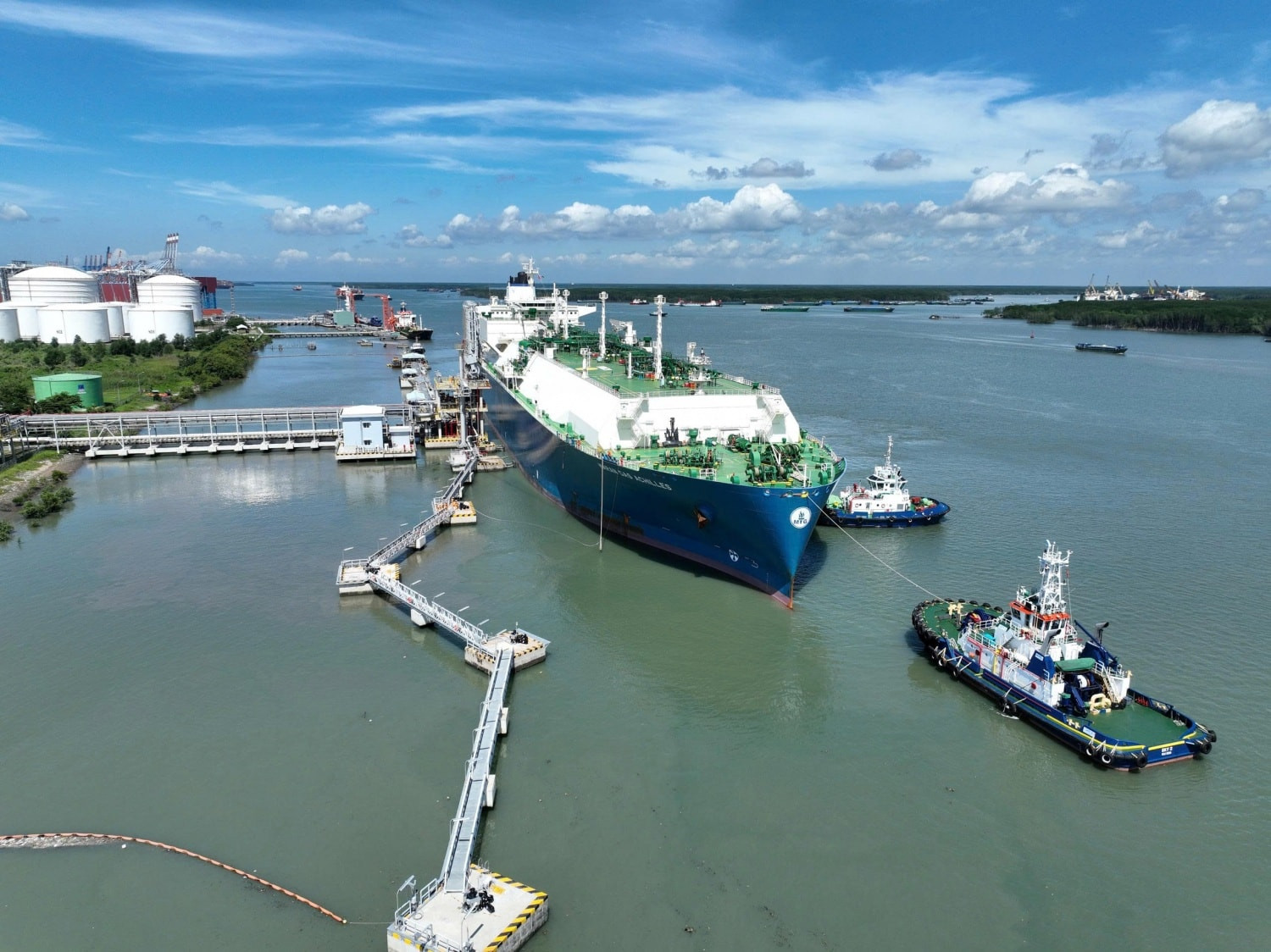 Trong kế hoạch nhập khẩu 3 chuyến LNG nửa đầu năm 2026, PV GAS đã thu xếp thành công 2 chuyến tàu (mỗi chuyến khoảng 70.000 tấn) từ Qatar và Đông Nam Á - Ảnh minh họa